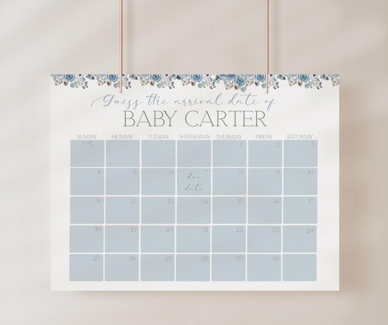 K&ouml;nnte beinhalten: Ein blauer und wei&szlig;er Blumenkalender mit dem Text "Guess the arrival date of BABY CARTER" oben. Der Kalender ist f&uuml;r den Monat Juni und das F&auml;lligkeitstermin ist auf den 7. markiert.