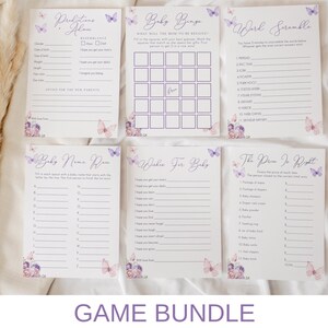 Może przedstawiać: Zestaw drukowanych gier na baby shower w motywie fioletowych i białych motyli. Gry obejmują "Baby Bingo", "Word Scramble", "Baby Name Game", "Wishes for Baby" i "The Price is Right".