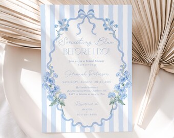 Puede incluir: Una invitación a una despedida de soltera con un fondo a rayas azules y blancas. El texto "Something Blue Before I Do!" se muestra en una escritura elegante, rodeado por un borde floral. La invitación incluye detalles del evento.
