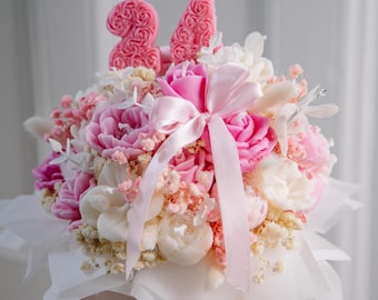 Handmade Soy Wax Birthday Candle Bouquet: Customizable Number Candles