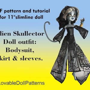 Puede incluir: Una muñeca Alien Skullector con un body, falda y mangas negros. La muñeca tiene piel gris, cabello negro y blanco, y está posada sobre un fondo degradado de amarillo a azul. El texto en la imagen dice: "Patrón PDF y tutorial para muñeca delgada de 28 cm."