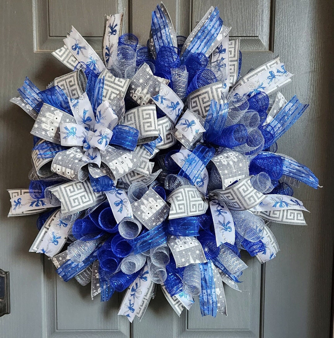 This Gorgeous Blue and Silver Winter Wreath is Great for All Winter ...