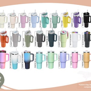 Op de afbeelding: Een verzameling van 40 oz ge&iuml;soleerde bekers in verschillende kleuren, waaronder wit, cr&egrave;me, roze, blauw, groen en zwart. Elke beker heeft een handvat en een rietje. De afbeelding toont een breed scala aan kleuren en ombre-ontwerpen.