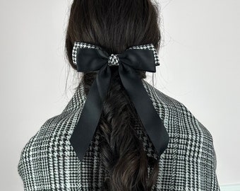 Houndstooth Bow, Silk Satin bow, Houndstooth Pattern, Hair clips in Black and White, Bridesmaids Bow, Cute Hair Accessory, Bridesmaids