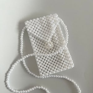 Handmade Pearl Phone Case Bag: Elegant Beaded Wedding Clutch