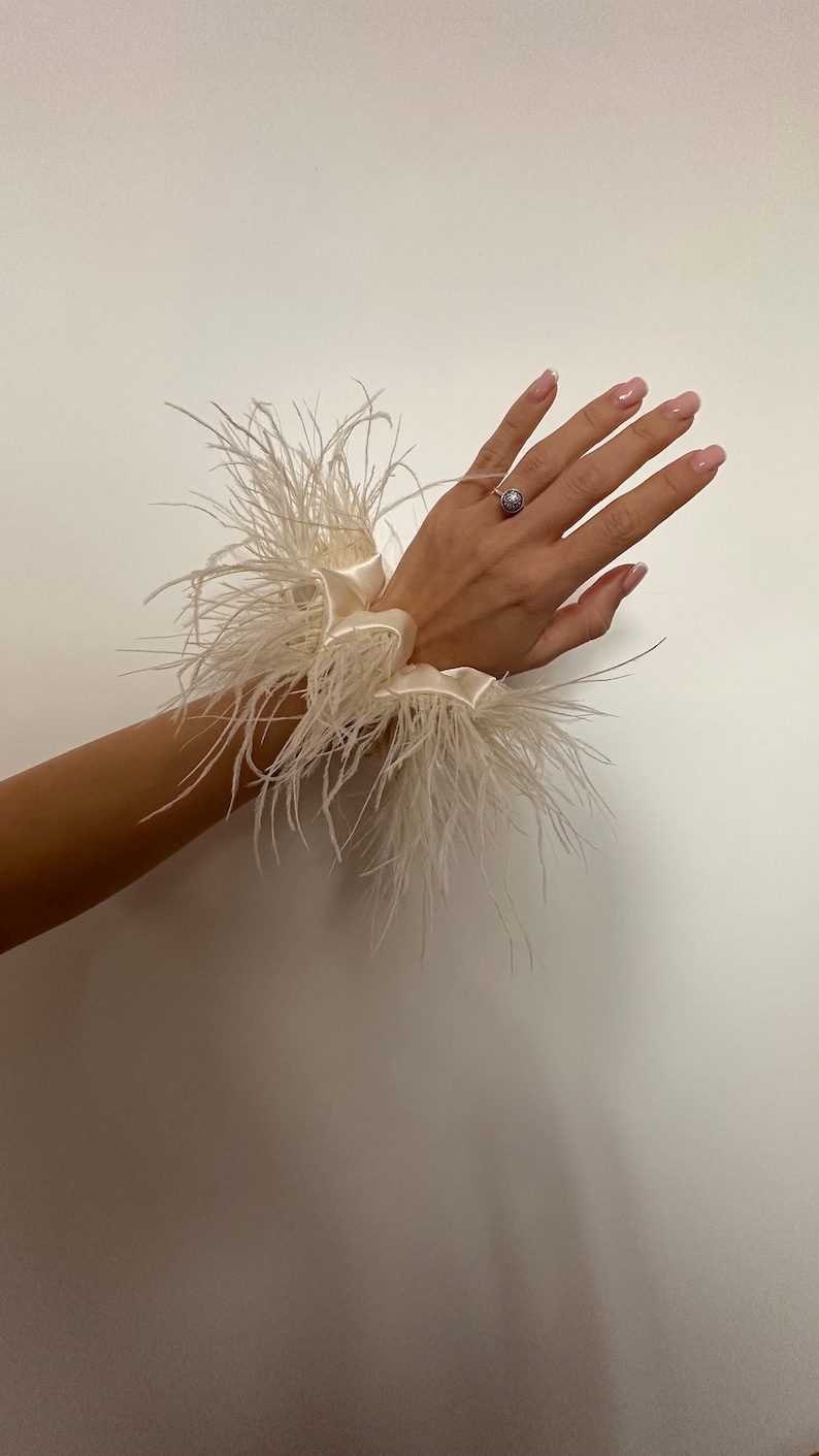 Accessory with feathers