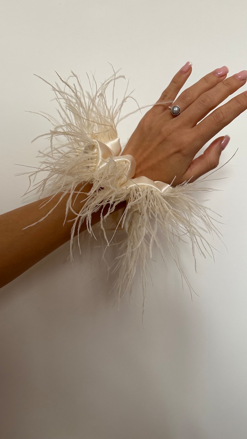 Ecru Scrunchie with Feathers