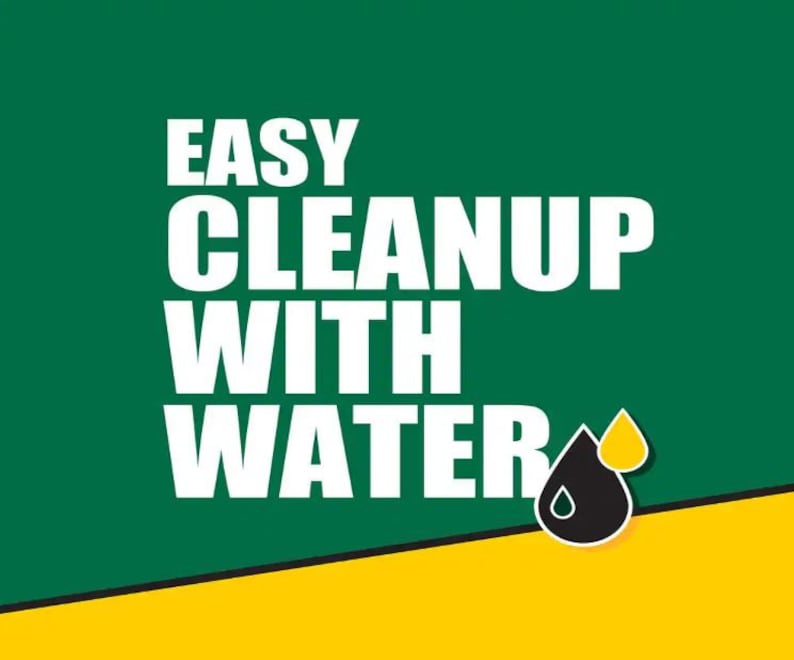 Peut inclure: Texte blanc sur fond vert&nbsp;: &laquo;&nbsp;EASY CLEANUP WITH WATER&nbsp;&raquo;. Une goutte d&rsquo;eau noire avec une goutte d&rsquo;eau jaune &agrave; l&rsquo;int&eacute;rieur se trouve &agrave; droite du texte.