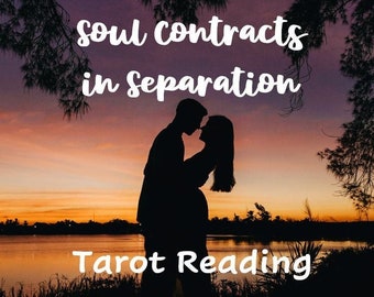 以下が含まれることがあります： 夕焼けの背景に寄り添うカップルのシルエット。画像には「soul contracts in separation」と「Tarot Reading」のテキストが重ねられています。