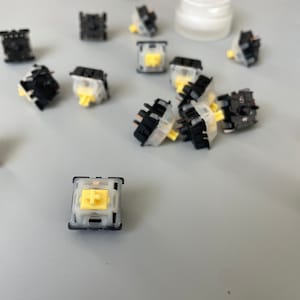 Lubed Gateron Yellow Pro Linear Mechanical Switches – Professional-Grade Smoothness for Effortless Typing and Gaming