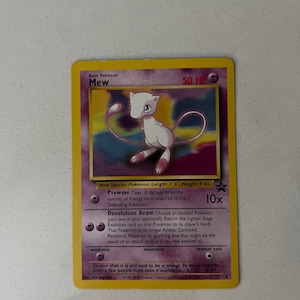 Carta promocional rara de Pokémon estrella de Mew