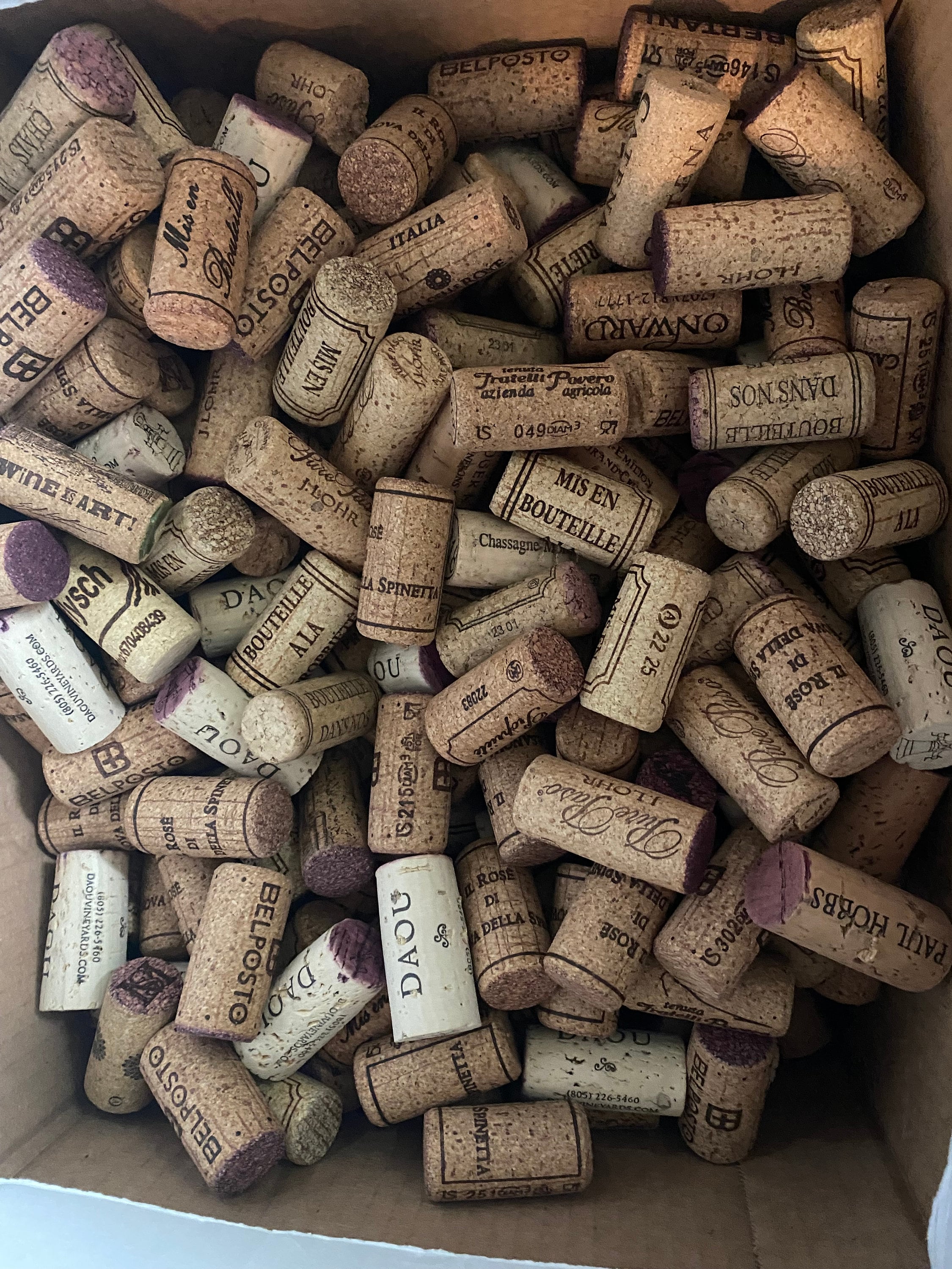 Corks wine Corks for crafts 5 LBS + Or Approx 500 Pieces +