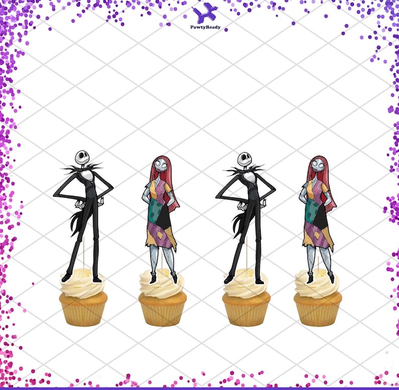 Op de afbeelding: Vier cupcake-toppers met personages uit The Nightmare Before Christmas. De toppers zijn Jack Skellington en Sally. De toppers zijn gedrukt op karton en bevestigd aan een houten stokje.