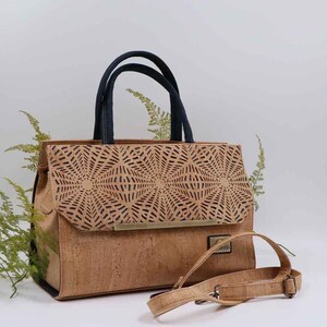 Natürliche Kork-Umhängetasche, KORK-HAND, SCHULTERTASCHE, Handtasche nachhaltig - Vegane Umhängetasche, Handtasche Geschenk