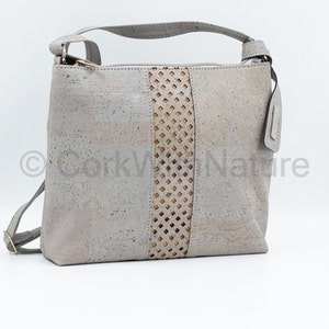 BOLSO DE CORCHO GRIS con acabado láser Bolso bandolera de corcho de Portugal