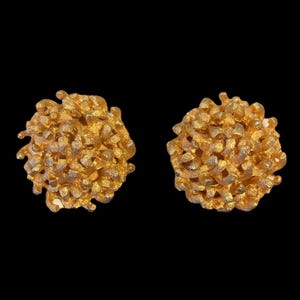 Crown Trifari 3 Dimensional Gold Tone Clip-on Earrings