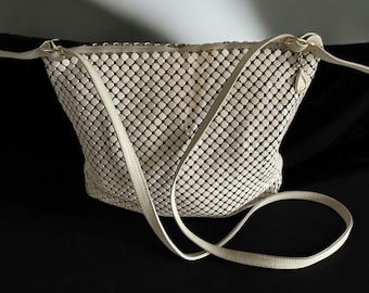 Borsa a tracolla vintage Whiting and Davis in rete color avorio