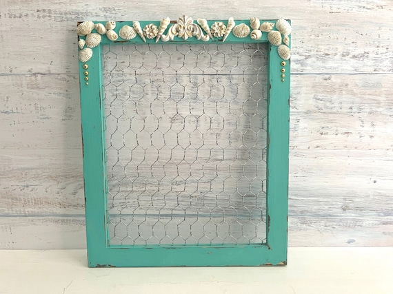 DIY Chicken Wire Frame Display