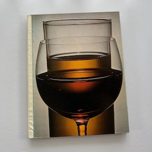 Vintage 70s Wines and Spirits, History of Drinks, Recipes of Drinks, Nostalgic Recipes 70s, Retro Bar Book