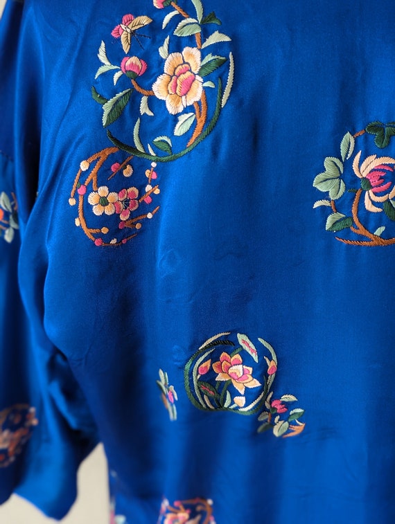 Vintage Hand Embroidered Cobalt Blue Silk Robe - image 5