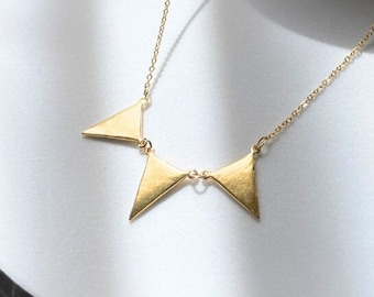 Gold Geometric Triangle Necklace | Gold Pendant l Minimalist Jewelry