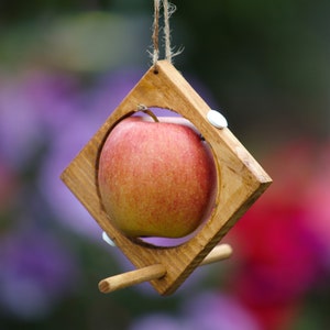 Fruit bird feeder Ideal for garden Hanging apple feeder bird lovers gift feeder balcony decor handmade Eco-friendly backyard decor nature