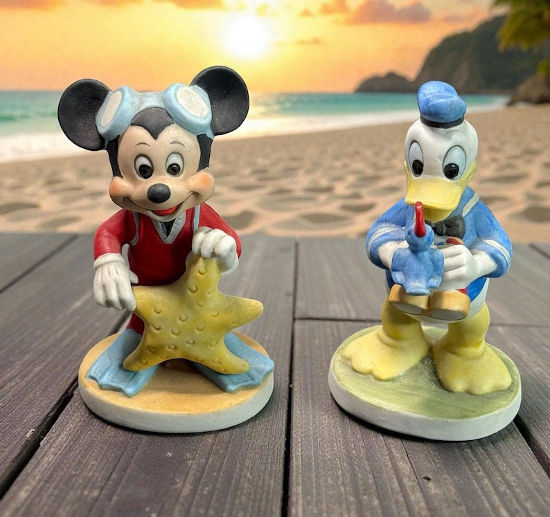 Vintage Disney Mickey Mouse & Donald Duck Beach Figurine Statues by Cherie Kalvin - With Box - Taiwan - immagine 1