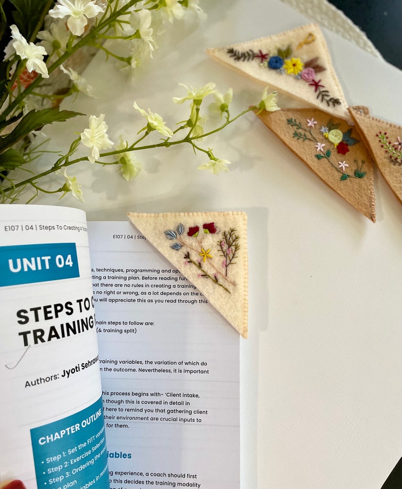 Floral Felt Corner Bookmark Hand Embroidered Bookmarks Book Etsy Canada