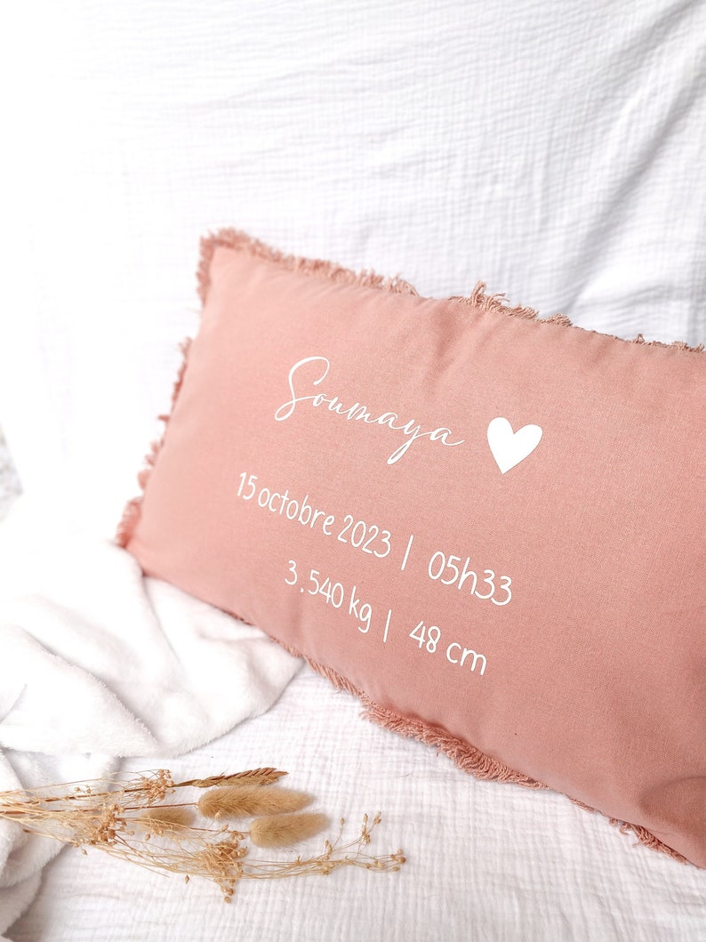 Coussin personnalisé pour une naissance, pour un couple, pour un mariage ou un baptême