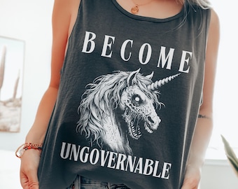 Camiseta sin mangas Comfort Colors 'Become Ungovernable' Unicornio: Camiseta sin mangas de unicornio de terror gótico oscuro