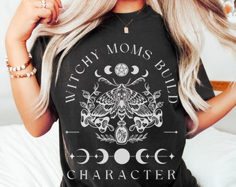 Witchy Moms Motte Mond Phase Komfort Farben T-Shirt, Gothic Mama Geschenk