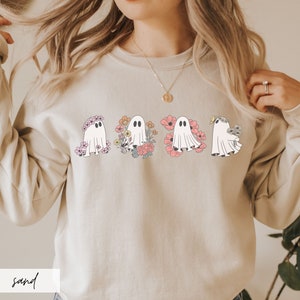 Cottagecore Ghost med blommor tröja, Spooky Season Sand