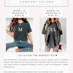 K&ouml;nnte beinhalten: Gr&ouml;&szlig;entabelle f&uuml;r Comfort Colors T-Shirts. Das Bild zeigt ein Model, das ein T-Shirt in Gr&ouml;&szlig;e M und XL tr&auml;gt. Der Text empfiehlt, Ihre normale Gr&ouml;&szlig;e f&uuml;r eine lockere Passform zu w&auml;hlen und f&uuml;r ein &uuml;bergro&szlig;es T-Shirt-Kleid zwei Gr&ouml;&szlig;en gr&ouml;&szlig;er zu w&auml;hlen.