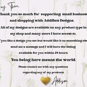 K&ouml;nnte beinhalten: Wei&szlig;er Hintergrund mit zarten floralen Akzenten und handgeschriebenem Text. Der Text lautet: &bdquo;Hey There, Vielen Dank f&uuml;r die Unterst&uuml;tzung kleiner Unternehmen und das Einkaufen bei AddiBett Designs.&ldquo; Unten befindet sich ein kleines goldenes Herz.