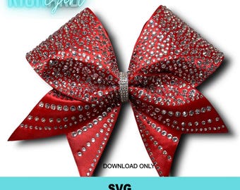 Może przedstawiać: Czerwona kokarda do cheerleadingu z licznymi, błyszczącymi dżetami. Kokarda posiada centralny pasek z dżetów i jest oznaczona jako "SVG Rhinestone Cheer Bow Template". Tekst "RICH Girl" znajduje się w lewym górnym rogu.