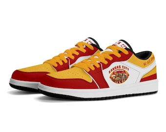 Kansas City Football-Fanschuhe für Damen und Herren, rot-goldene Sneaker, KC-Spieltagsschuhe, Geschenkidee für Missouri-Sportfans, personalisierte KC-Schuhe