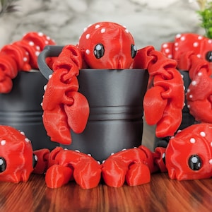 Lobster Fidget Toy with Bucket - Articulated 3D Print - Flexi Animal - Unique Desk Toy - Flexible Fun Animal image 1