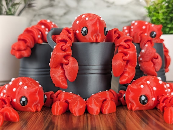 Lobster Fidget Toy with Bucket - Articulated 3D Print - Flexi Animal - Unique Desk Toy - Flexible Fun Animal