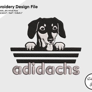 Puede incluir: Diseño de bordado en blanco y negro de un dachshund asomándose sobre un logotipo de Adidas estilizado con el texto "adidachs".