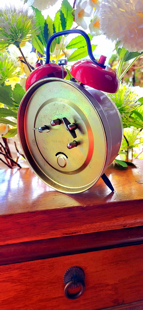 1958 - 1965 United Feature Syndicate, Inc. Salton SNOOPY Desk