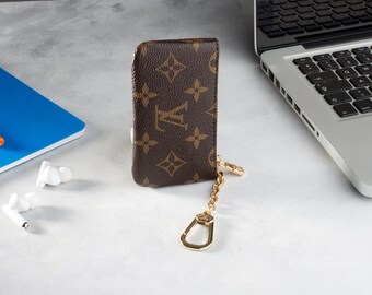lv wallet keychain