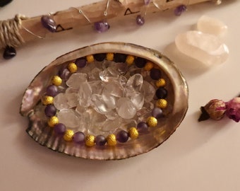 Kleine Abalone Muschelschale mit Bergkristall Splitter zum Aufladen von Edelsteinen