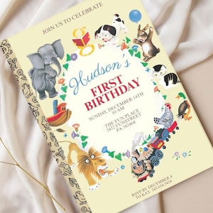 K&ouml;nnte beinhalten: Eine Einladung im Vintage-Stil zum ersten Geburtstag von Hudson, mit Illustrationen von Tieren wie einem Elefanten, einem L&ouml;wen und einem Welpen. Der Text lautet "Hudson's First Birthday" mit Veranstaltungsdetails. Die Einladung hat einen cremefarbenen Hintergrund.