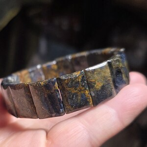 Blått Pietersit-armband, herrarmband av Luckycrystalsfamily (1,6 000 sålda)