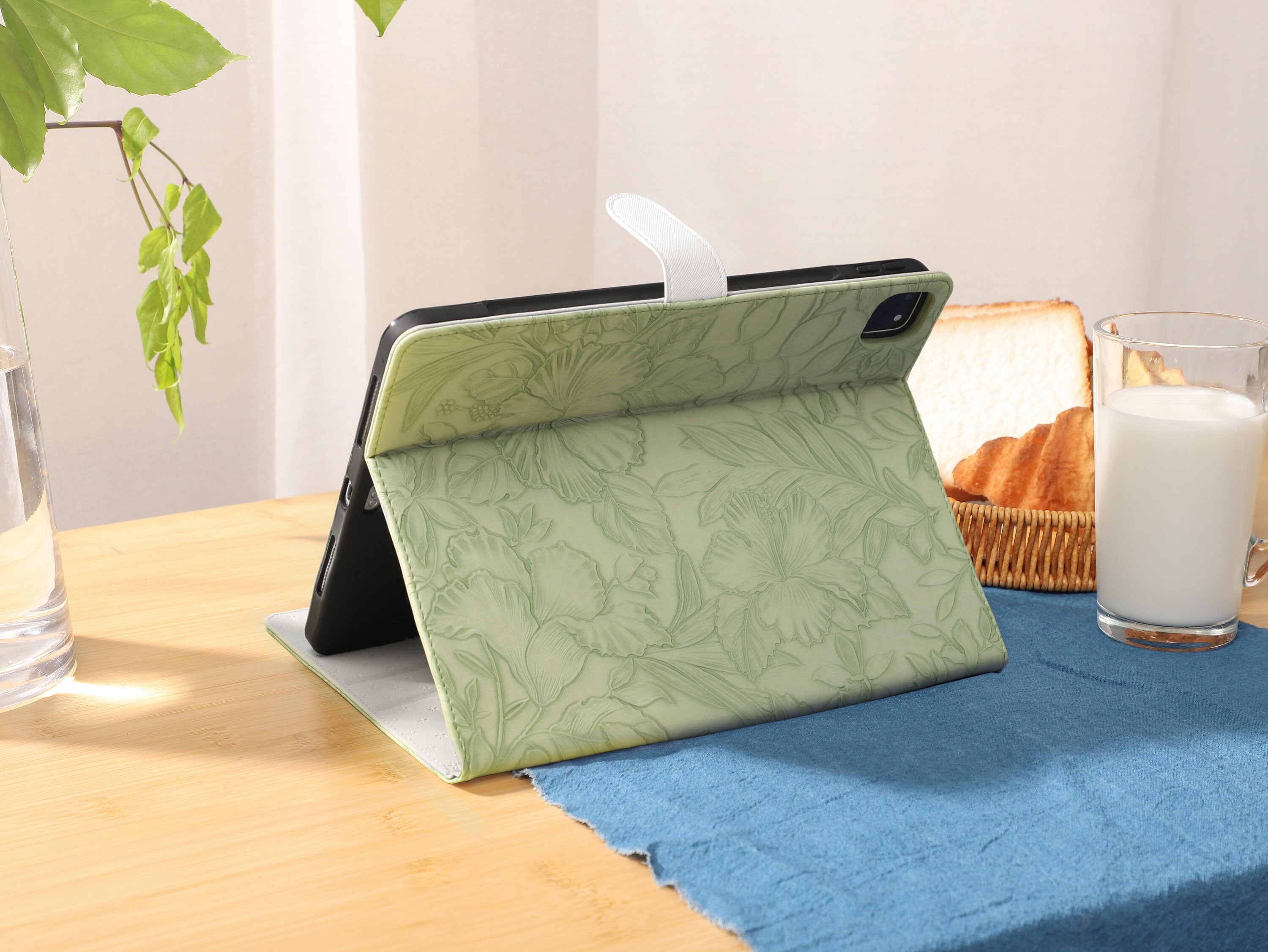 グリーンフラワー iPad ケース、Apple Pencil ホルダー付き、iPad 9/8