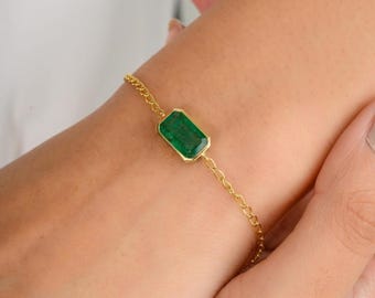 Pulsera de esmeraldas de oro macizo de 14 quilates con engaste de esmeraldas naturales. Joyería minimalista con piedra de nacimiento de mayo. Regalo ideal para la novia.