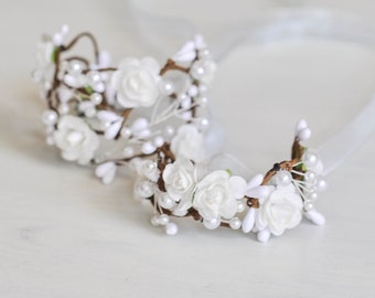 White Wrist Corsage, Bride Flower Hand Bracelet, Bridesmaid Wrist Corsage, Bridesmaid Gift, Corsage Bracelet, Bohemian Bracelet, Flower Girl