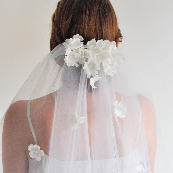 Doppelter Brautschleier, Blumen-Hochzeitsschleier, Elfenbein-Hochzeitsschleier, Schleier mit Blumen für die Braut, Hochzeits-Kopfschmuck-Schleier, Hochzeit-Brauthaar