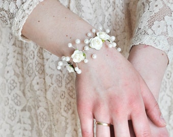 Flower Wrist Corsage, Wedding Flower Hand Bracelet, Bride Wedding Wrist Corsage, Flower Accessories, Corsage Bracelet, Bohemian Bracelet