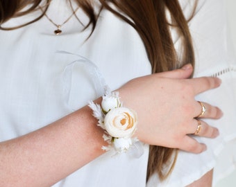 Ivory Flowers Wirst Corsage, Bridal Bracelet, Wedding Corsage,  Flower Corsage, Bridesmaid Corsage, Wedding Bride Bracelet, Flower Girl